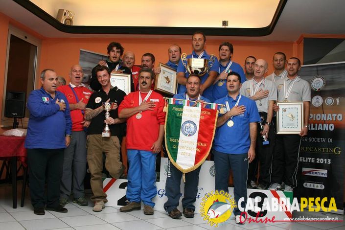 E' scudetto per il TEAM LAMEZIA SURFCASTING! (Campioni D'ITALIA)
Finalmente questa’anno e precisamente pochi giorni fa cinque componenti del team sono partiti alla volta di La Spezia per disputare il campionato Italiano per Società Elite, e grazie ad una forte determinazione, preparazione e esperienza sono riusciti a conquistare il gradino più alto del podio aggiudicandosi il titolo di Campioni d’ Italia. 
